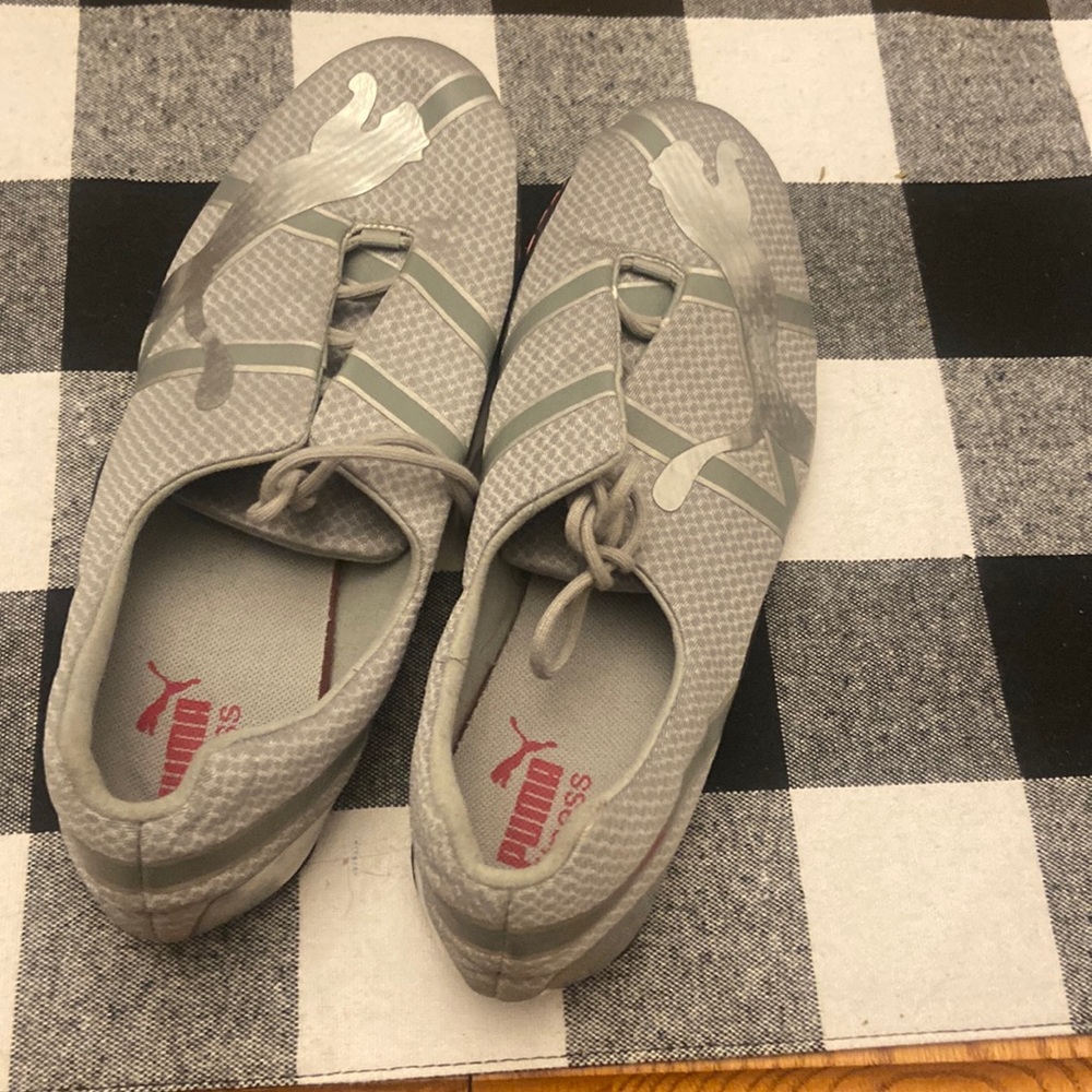 Puma tennis shoes